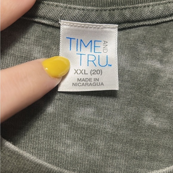 Plus Size Distressed Tank XXL - Picture 2 of 2